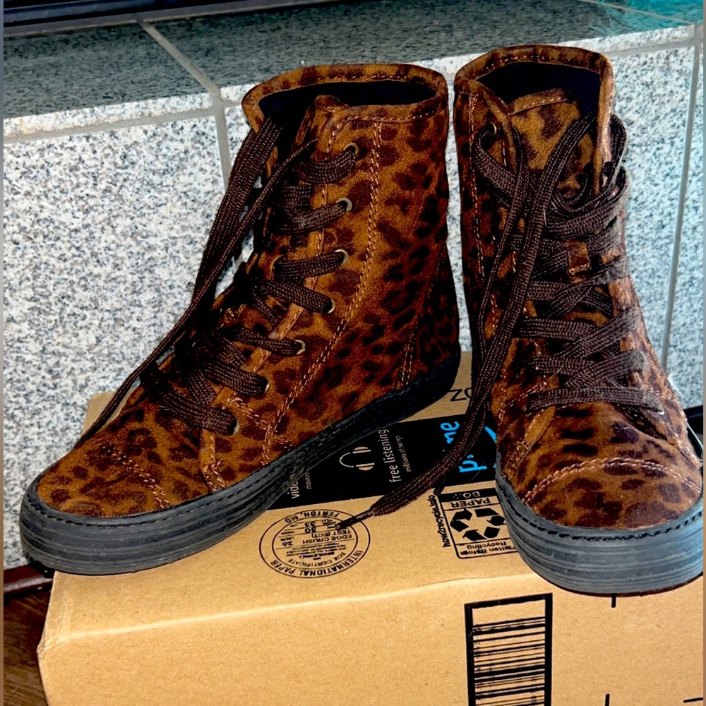 🍁Sz8.5 cheetah high tops🍁